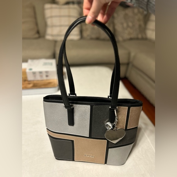 Calvin Klein Tote- New Without Tags - Picture 2 of 10